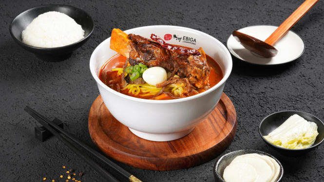 Jjamppong hidangan Korea.
