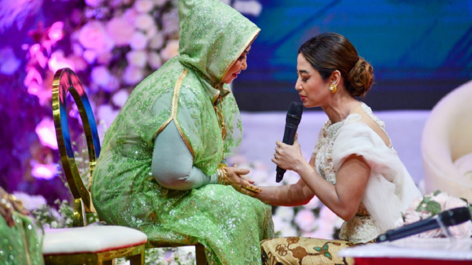 Dewi Perssik.