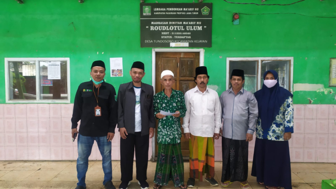 Kepala Madrasah Diniyah Roudlotul Ulum Tundosoro yakni Ustaz Ach Busyairi langsung meminta maaf atas viralnya video itu.