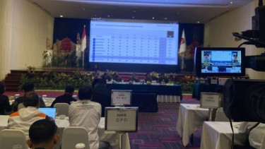 Komisioner KPU Bali saat pleno rekapitulasi tingkat provinsi di Bali