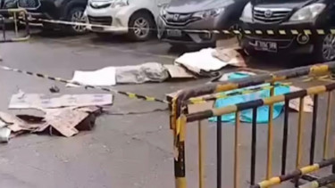 Selidiki kasus kematian satu keluarga yang nekat terjun bebas dari lantai 22 apartemen Teluk Intan Tower Topas, kawasan Penjaringan Jakara Utara, polisi mendalami dugaan motif utang yang menjerat para korban. 