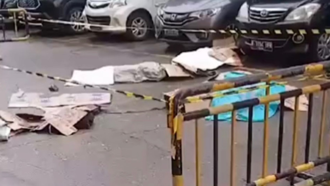 Selidiki kasus kematian satu keluarga yang nekat terjun bebas dari lantai 22 apartemen Teluk Intan Tower Topas, kawasan Penjaringan Jakara Utara, polisi mendalami dugaan motif utang yang menjerat para korban. 