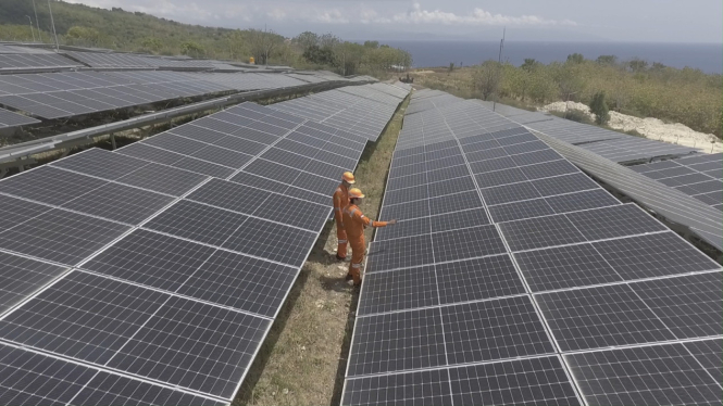 PLN Indonesia Power terus mengembangkan Energi Baru Terbarukan dengan penambahan Pembangkit Listrik Tenaga Surya (PLTS) dan Pembangkit Listrik Tenaga Bayu (PLTB) di Nusa Penida.