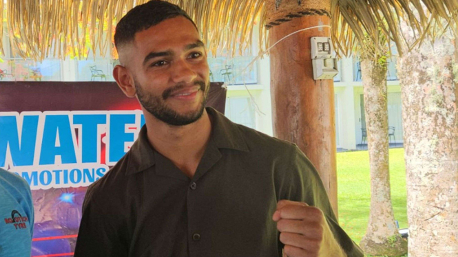 Petinju Nathan masuk Islam