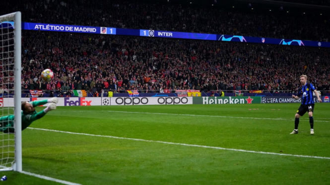 Kiper Atletico Madrid, Jan Oblak gagalkan penalti Davy Klaassen