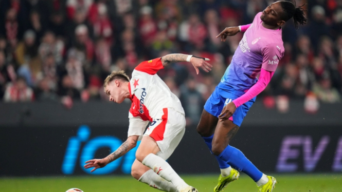 Rafael Leao saat Slavia Praha vs AC Milan