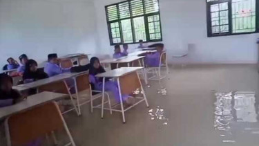 Suasana kelas banjir di Kabupaten Muaro Jambi 