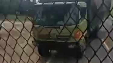 Truk Fuso Bawa Sawit tabrakan dengan Bus RAPI 