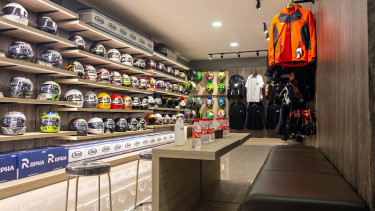 Toko aksesori dan apparel motor