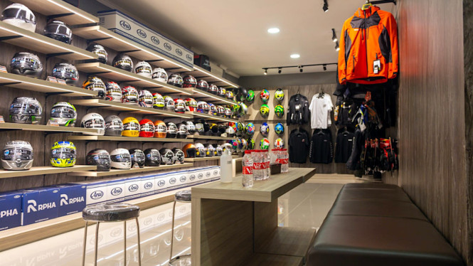 Toko aksesori dan apparel motor