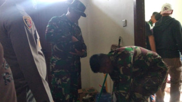Aparat menyelidiki TKP kasus pembacokan yang dilakukan oleh oknum TNI AD terhadap warga di Banda Aceh. (ist)