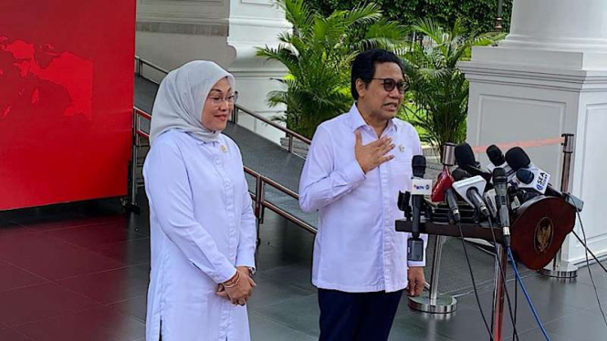 Menteri Desa Abdul Halim Iskandar dan Menteri Ketenagakerjaan Ida Fauziyah