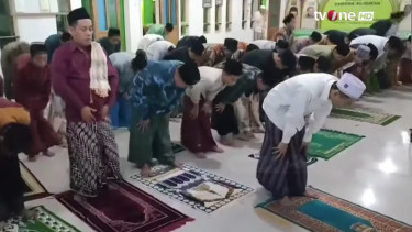 Salat tarawih di Ponpes Al Quraniyah Indramayu, 23 rakaat selesai 7 menit