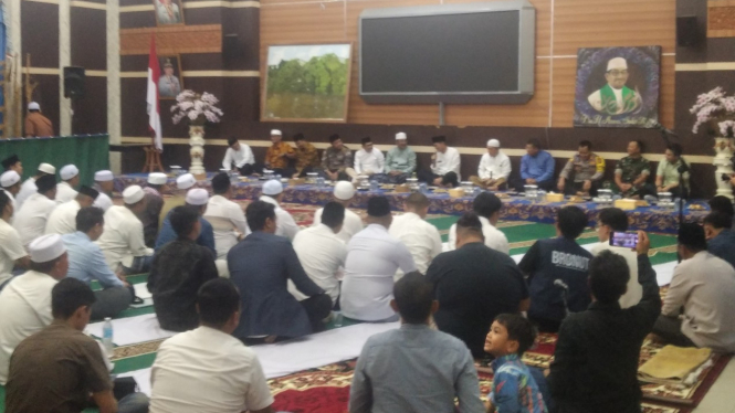 Sandiaga Uno buka bersama di rumah dinas Bupati Tanjung Jabung Barat, Jambi