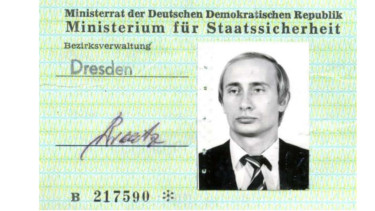 Presiden Rusia Vladimir Putin saat masih jadi mata-mata KGB 