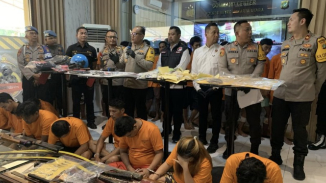 Kasus penggerekan kawasan rawan peredaran narkoba, Kampung Muara Bahari Jakarta Utara.