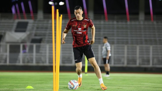 Jay Idzes di latihan perdana Timnas Indonesia