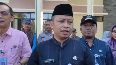 Sekda Kota Depok, Supian Suri saat meninjau Pasar Murah Ramadhan 2024