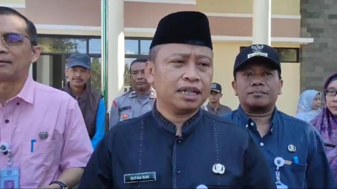 Sekda Kota Depok, Supian Suri saat meninjau Pasar Murah Ramadhan 2024