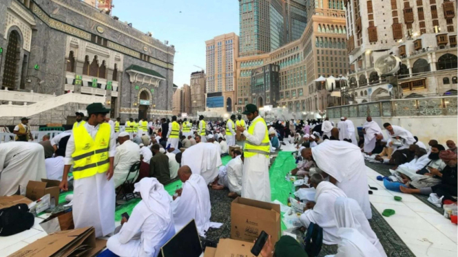 Cara Warga Makkah Menyambut Jemaah Umrah dengan Ramah dan Hangat