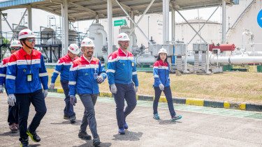 Dirut Pertamina Patra Niaga, Riva Siahaan saat melakukan pengecekan langsung di AFT Kualanamu .(dok Pertamina PPN Sumbagut)