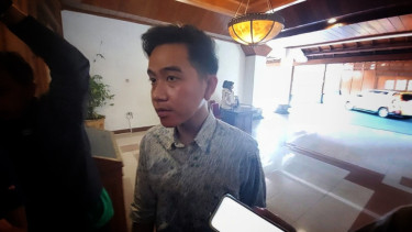 Cawapres Gibran Rakabuming Raka  tetap ngantor di Balai Kota Solo saat hari pengumuman hasil rekapitulasi suara Pemilu 2024