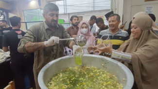 Menjelajahi Takjil Sunan Ampel: Temukan Kesegaran Es Sharbat Khas Pakistan