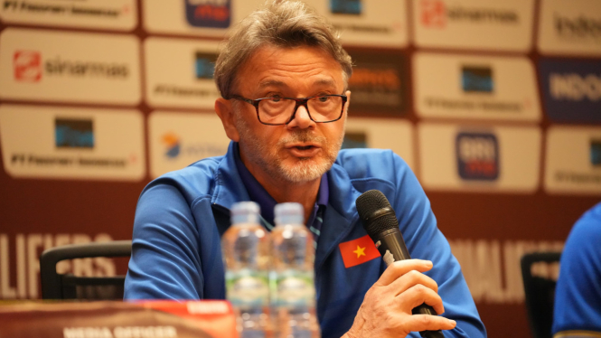 Pelatih Vietnam, Philippe Troussier
