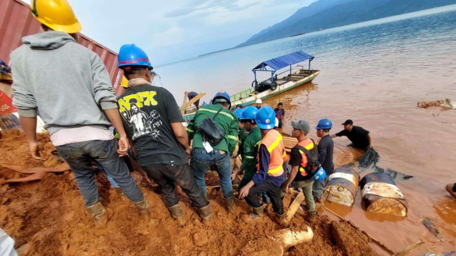 Petugas Keamanan Tewas Tertimbun Longsor