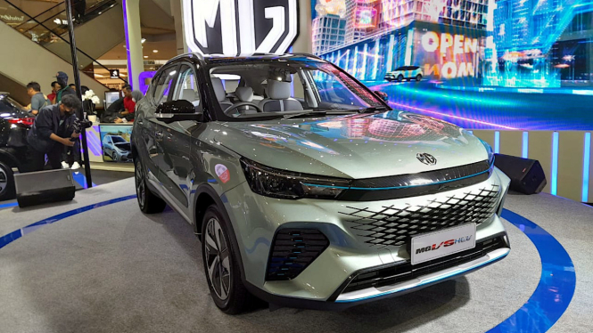 Mobil hybrid MG VS EV