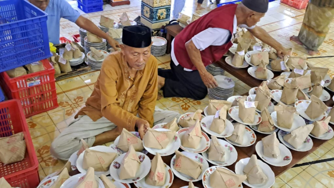 Menu Gulai Kambing di Masjid Gedhe Kauman