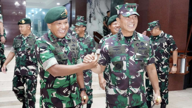 VIVA Militer: Pangkostrad menyambut hangat Pangkoarmada RI