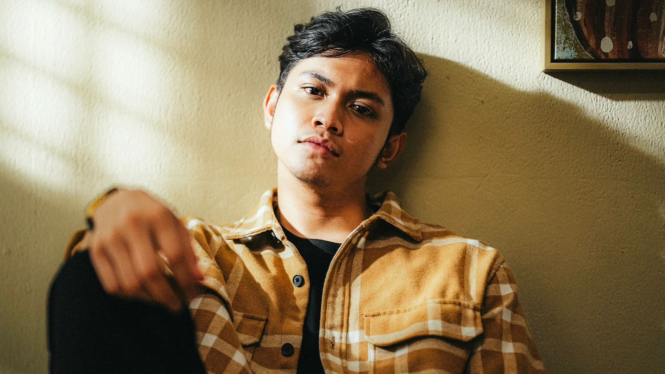 Penyanyi, Alvin Lapian.