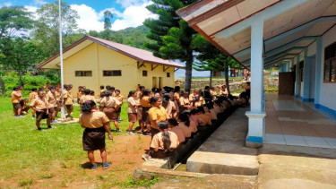 Siswa-siswi SMPN 6 Rentung terlantar tak bisa melaksanakan ujian