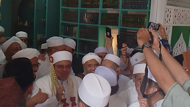 Penampakan Habib Rizieq menikah