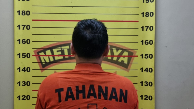 Pengemudi mobil 'koboi' todongkan pistol di Mampang. (Istimewa)