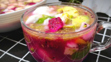 Resep Simple Es Teler Campur Kelapa Muda yang Cocok Diminum Saat Buka Puasa
