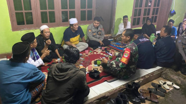 Proses mediasi antara DKM, pengelola pondok pesantren, tokoh masyarakat, tokoh agama dan Polsek Pasar Kemis