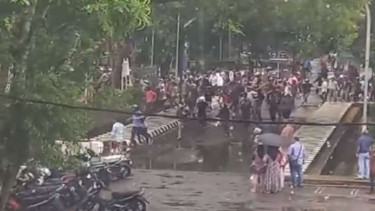 Tawuran antar mahasiswa Universitas Negeri Medan (Unimed)