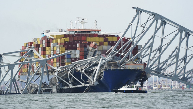 Jembatan Francis Scott Key, di kota Baltimore, AS runtuh ditabrak kapal kargo