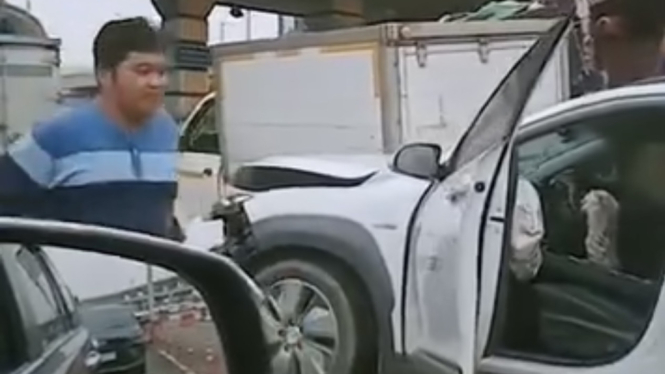 Supir truk dengan inisial Ml (18), ditangkap polisi lantaran memicu kecelakaan beruntun di Gerbang Tol (GT) Halim Jakarta, Rabu 27 Maret 2024. 