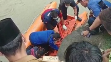 Proses evakuasi jasad wanita di tangerang