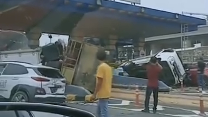 Kasus Trabrakan beruntun teejadi di gerbang tol Halim Perdana Kusuma Jakarta Timur, Rabu 27 Maret 2024. 