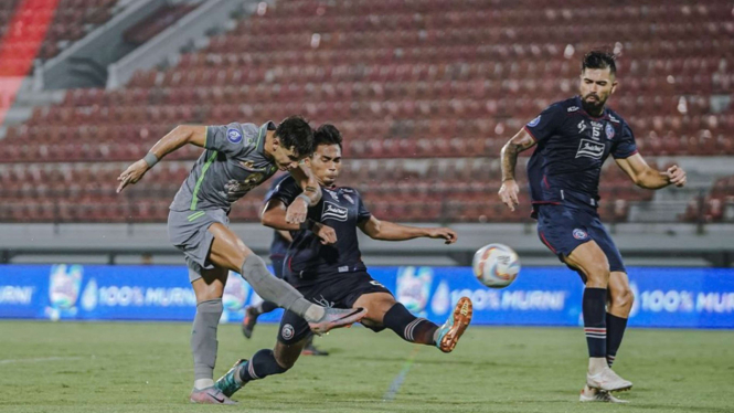 Arema FC vs Persebaya Surabaya