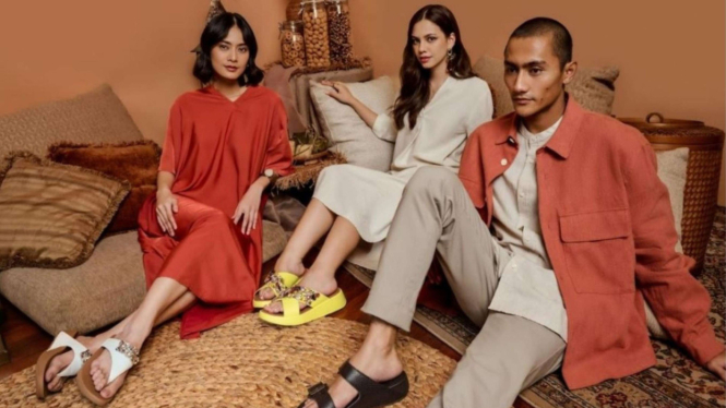 Ilustrasi Pakai Sandal