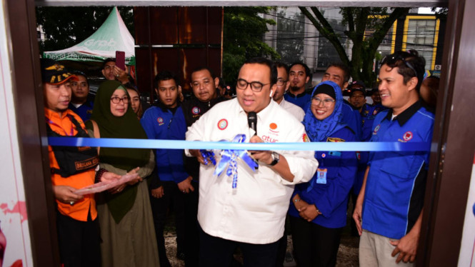 Presiden Konfederasi Serikat Pekerja Seluruh Indonesia (KSPSI) Andi Gani Nena Wea meresmikan markas Brigade KSPSI Jawa Barat di Kantor DPD KSPSI Jawa Barat.