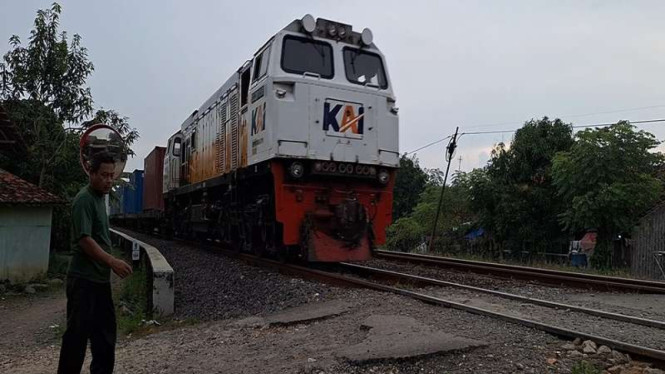 Perlintasan Kereta Api Sebidang Tanpa Palang Pintu