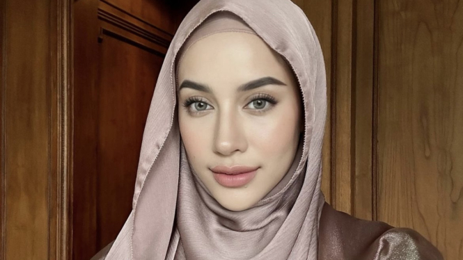 Aghnia Punjabi.