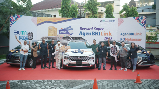 BRI memberikan hadiah 