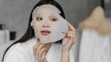 Ilustrasi sheet mask.